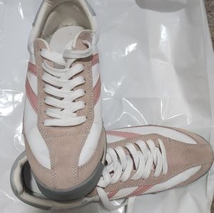 White/Blush Tretorn women's sneakers Size 6.5M. In a good condition.